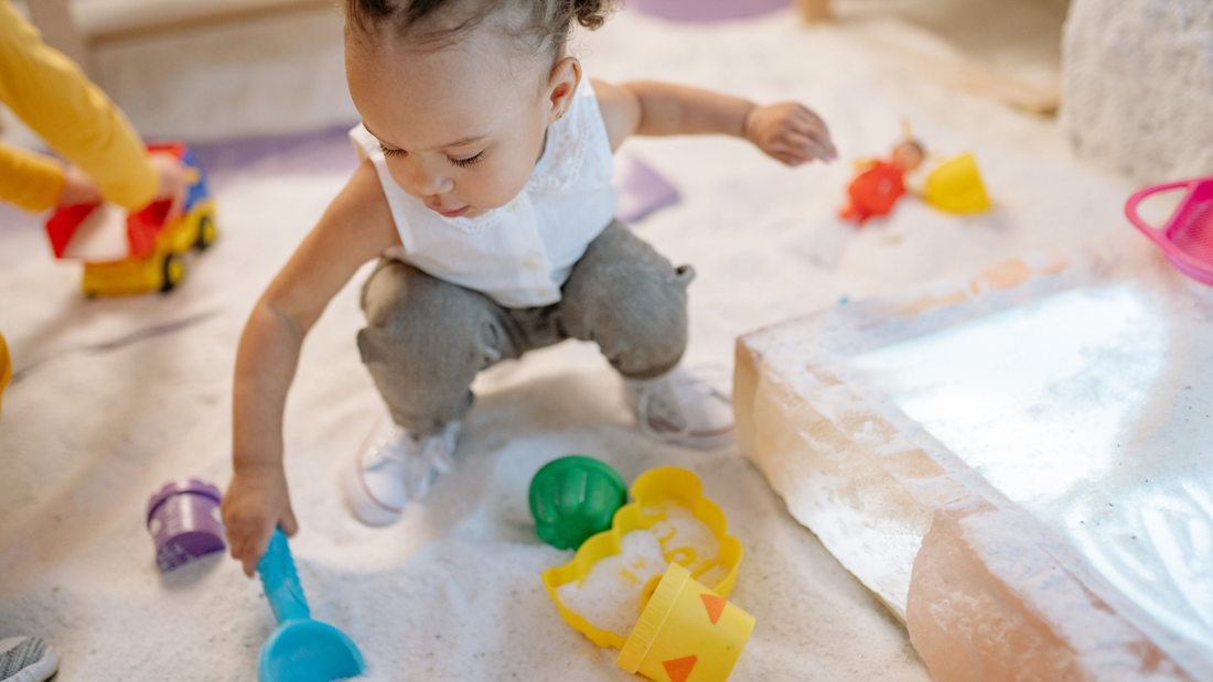 10 Screen-Free Toddler Toys That Actually Keep Them Engaged - Pirouette Kids